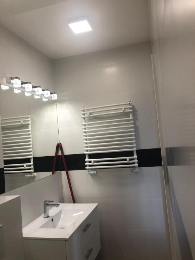 Klimatyzowane Apartamenty I Pokoje Przy Targach Kielce Exterior foto