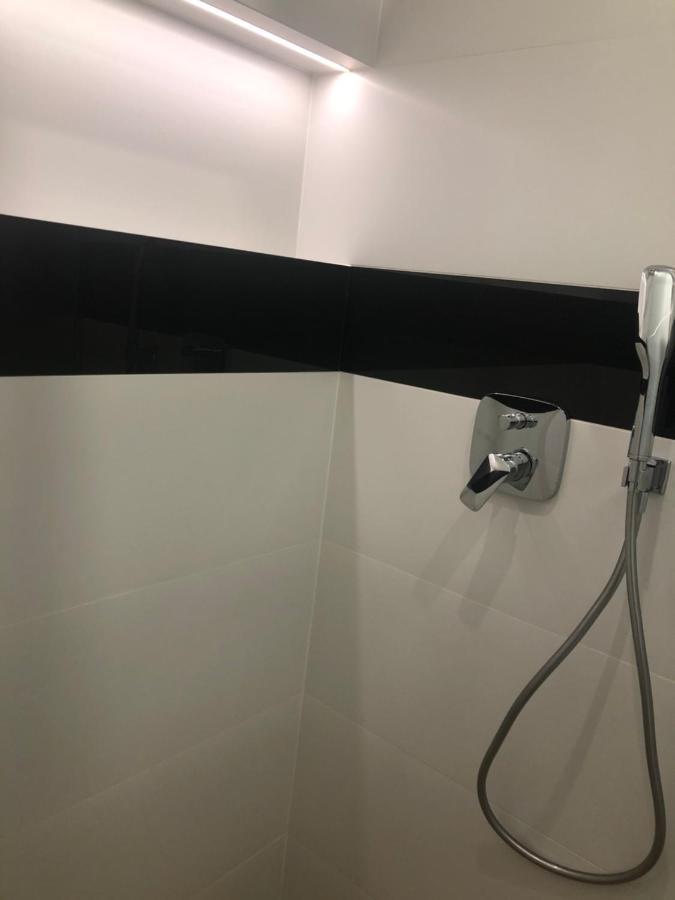 Klimatyzowane Apartamenty I Pokoje Przy Targach Kielce Exterior foto