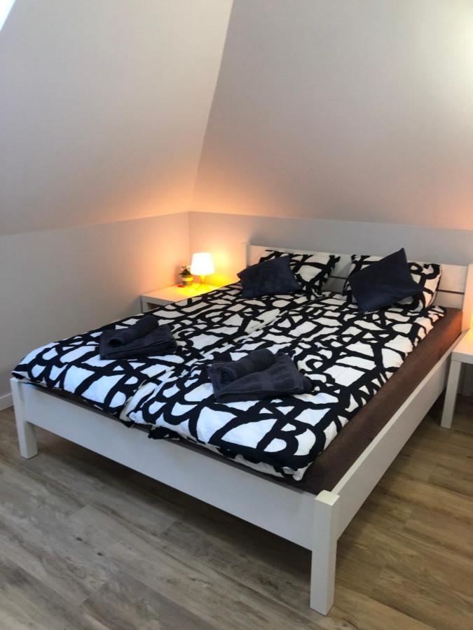 Klimatyzowane Apartamenty I Pokoje Przy Targach Kielce Exterior foto
