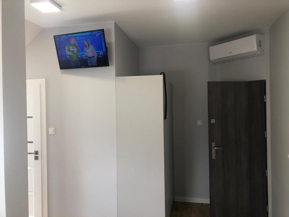 Klimatyzowane Apartamenty I Pokoje Przy Targach Kielce Exterior foto